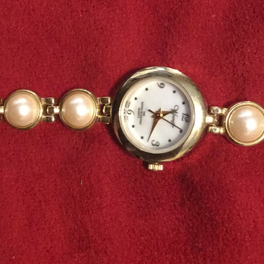 Gold tone w/faux pearls watch